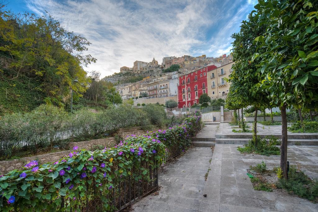 Ibla Rosso Lacca Apartment Ragusa Ngoại thất bức ảnh